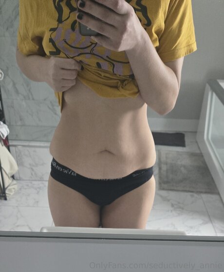 Seductively Annie model art photo