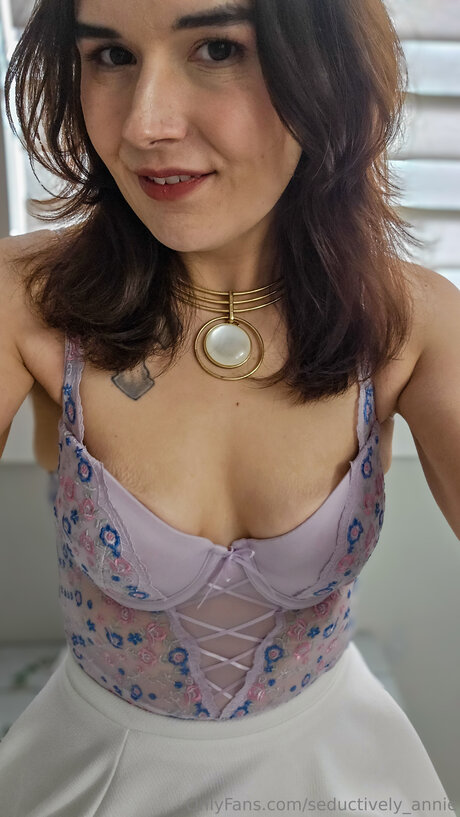 Seductively Annie model nice galleries