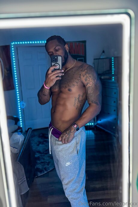 Leobrixxx star erotic pictures