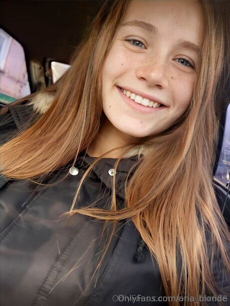 Aria Blonde adult actress pic