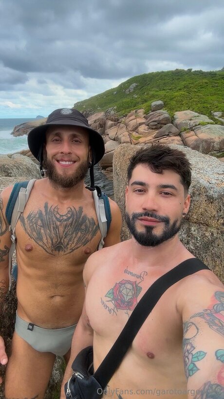 Oniduga star adult photo