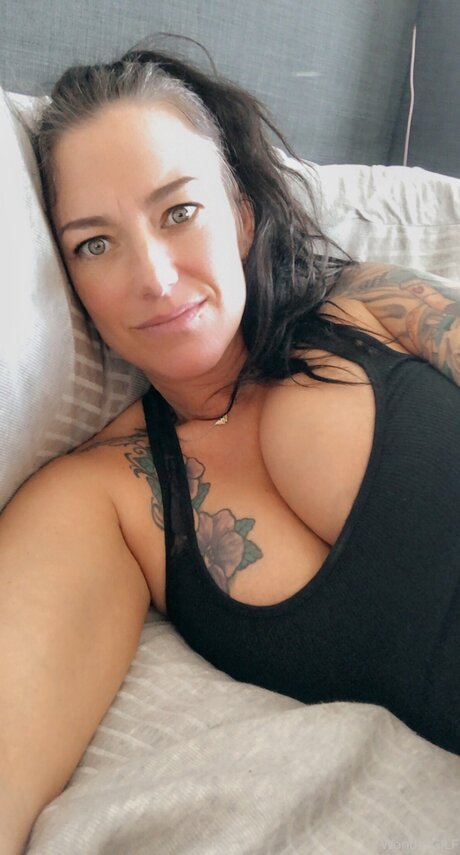 Wondergilf model sex picture