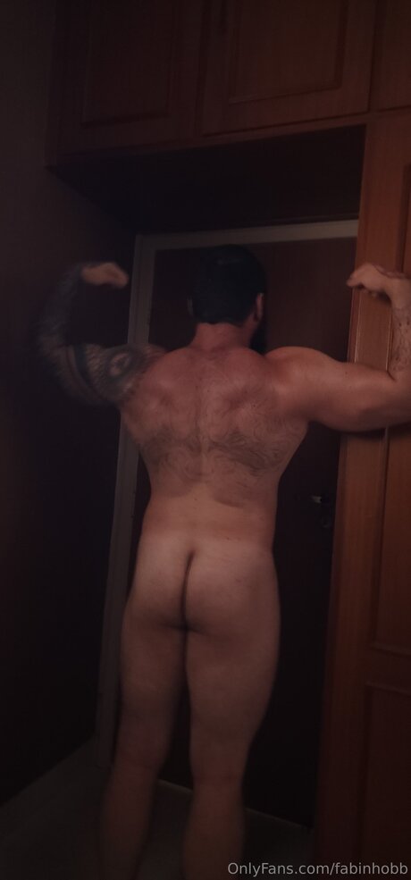 Fabinhobb naked pornstar image