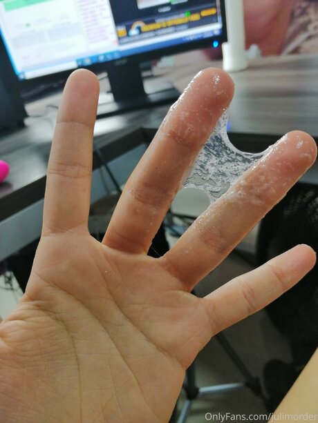 Biggerclit model hot pictures