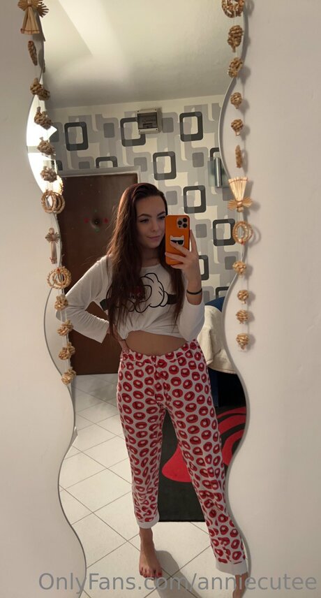 Anniecutee nude star gallery