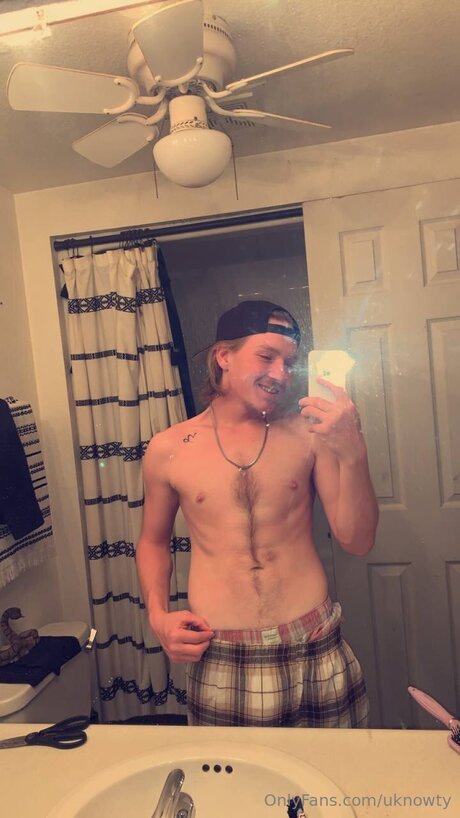 Uknowty exclusive star pic