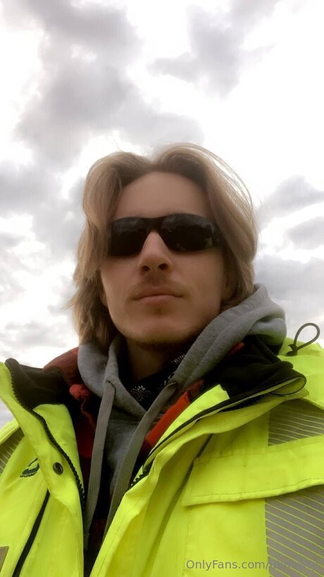 Uknowty star free pics