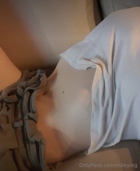 Emileying beautiful actress pic