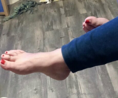 Love N Lace perfect model pic