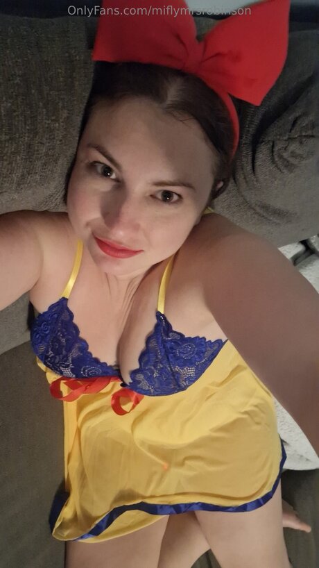 Miflymrsrobinson hd actress photos