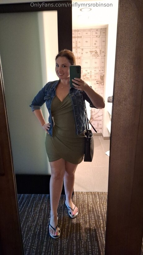 Miflymrsrobinson xxx actress pic