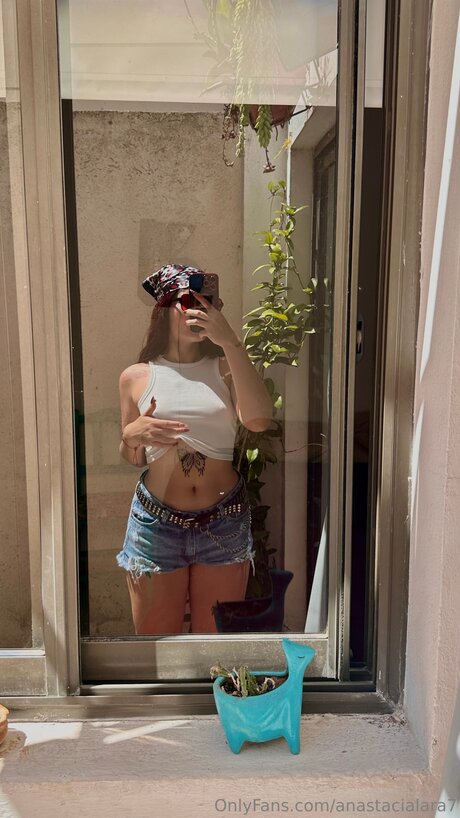 Anasgreenxxx model adult photo