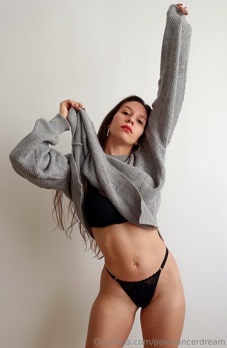 Poledancerdream erotic pornstar image