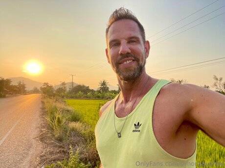 Simonsaysfree beautiful model img