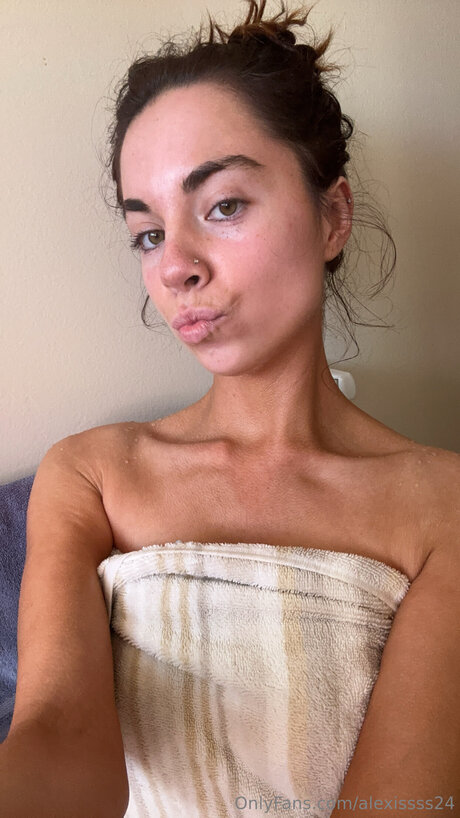 Alexissss24 hot pornstar pictures