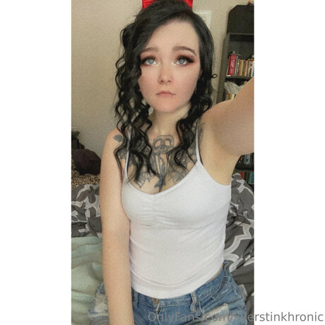 Kyerstinkhronic model erotic picture