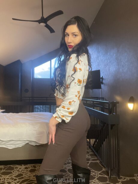 Girllillith nude model pictures