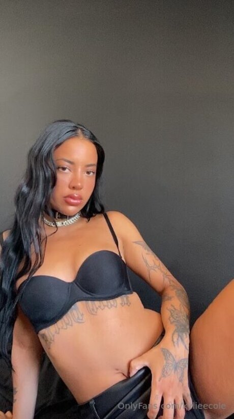 Kylieecole naked star image