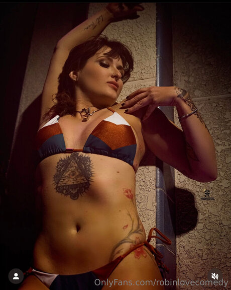 Robinlovecomedy porn model pic