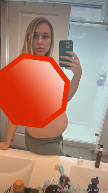 Reaganjames pornstar sexy picture