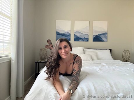 Legsfordays1 star naked photos