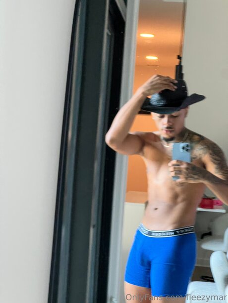 Omarlwc sexy star photos