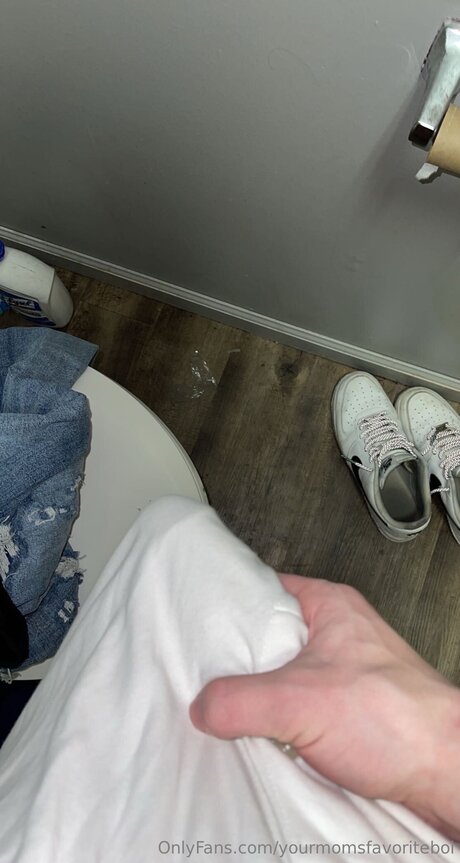 Yourmomsfavoriteboi pretty model pictures