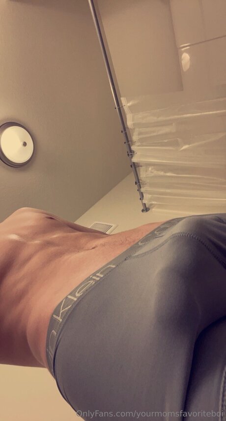 Yourmomsfavoriteboi pornstar naked pictures