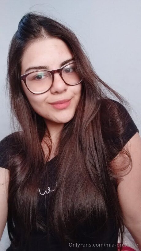 Mia Brunette pornstar high quality pic