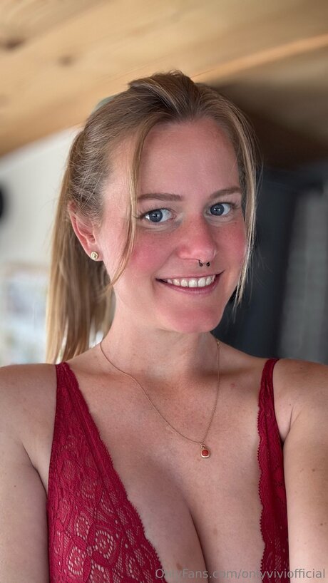 Onlyviviofficial sexy pornstar picture