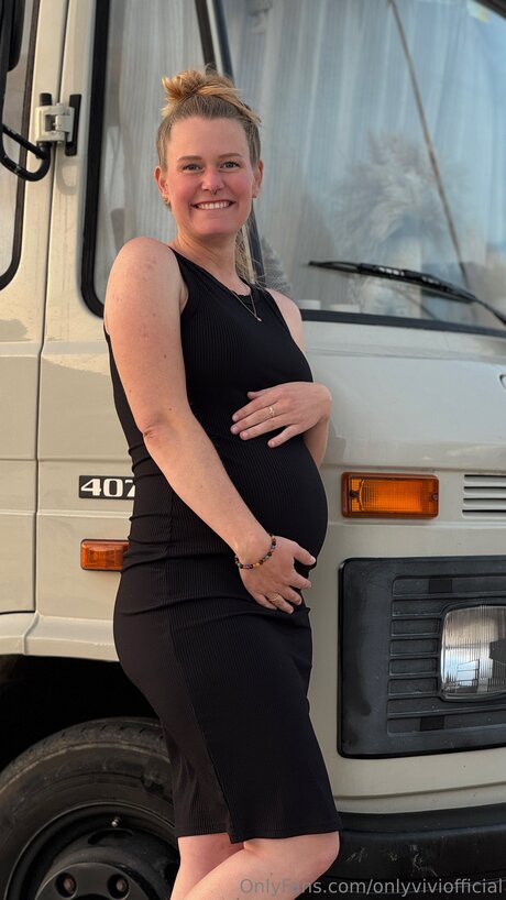 Onlyviviofficial pornographic model archive