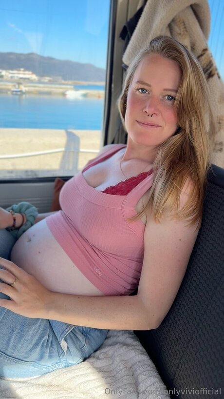 Onlyviviofficial model hot pic