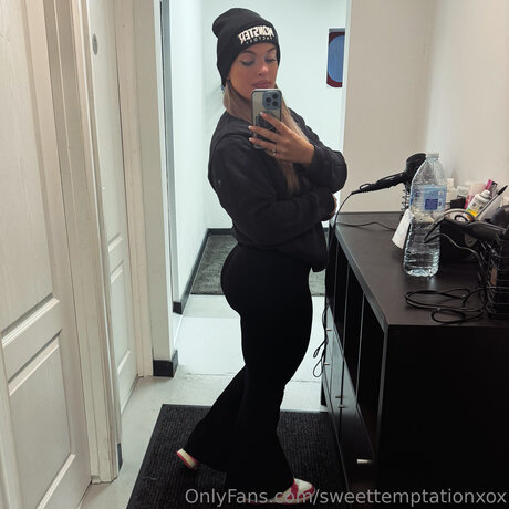 Sweettemptationxox xxx pornstar picture