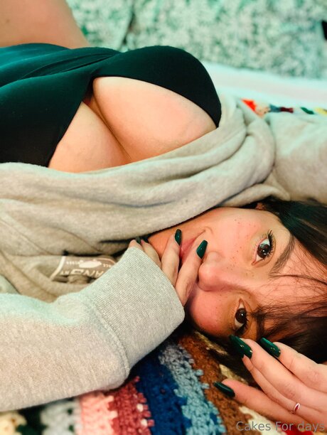 Velvet Cakes pretty star pictures