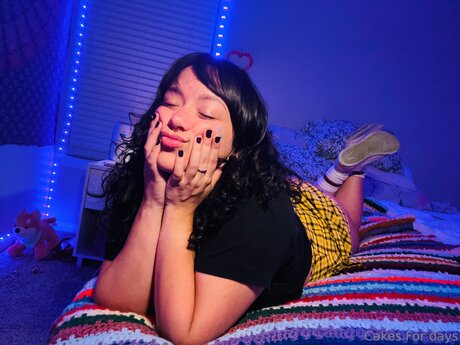 Velvet Cakes nude model pictures