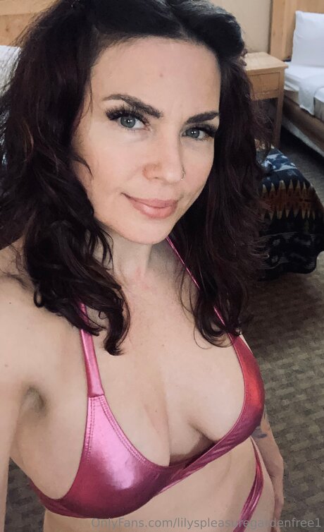 Lilyspleasuregardenfree1 pornstar sex picture