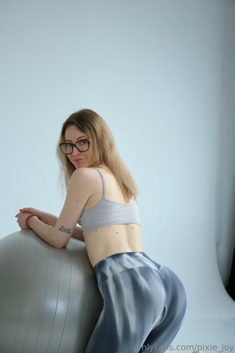 Pixie Joy pretty pornstar img