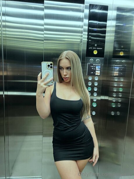 Itslolapap nude model img