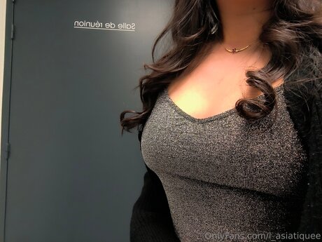 L Asiatiquee best model pictures