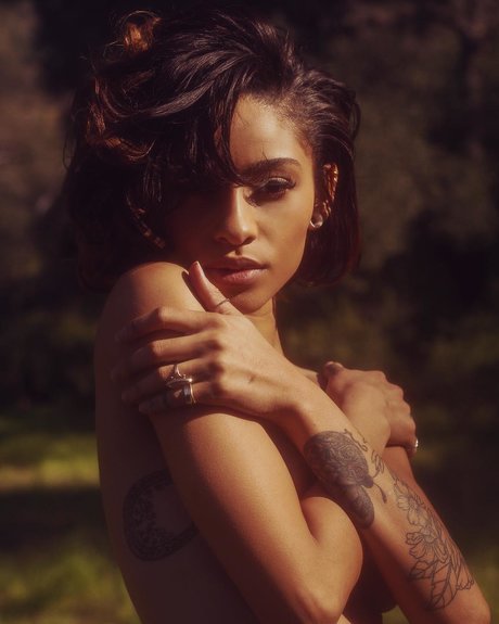 Sunnibytch model sexy galleries