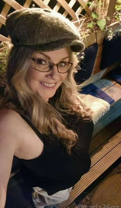 Carla36GG star adult photos