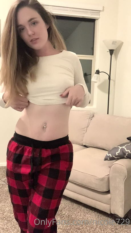 Nicole729 adult model image