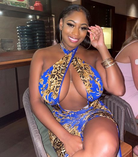 Dinnelle model sexy pics