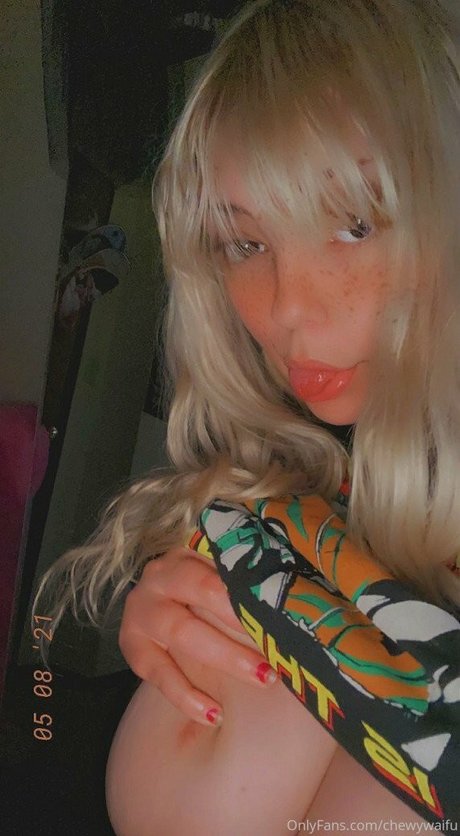 Chewywaifu hot model images