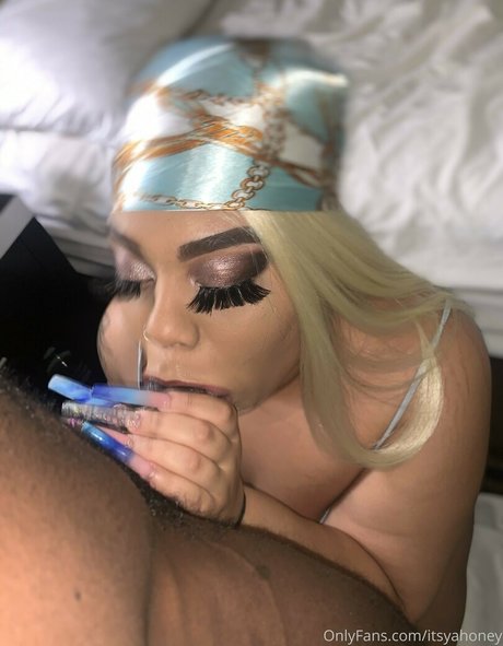 honeyytheeater beautiful pornstar archive