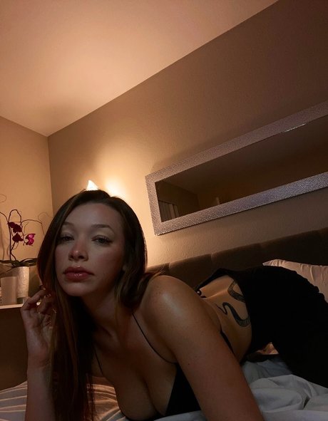 Mads Titty Cart_ model sexy image