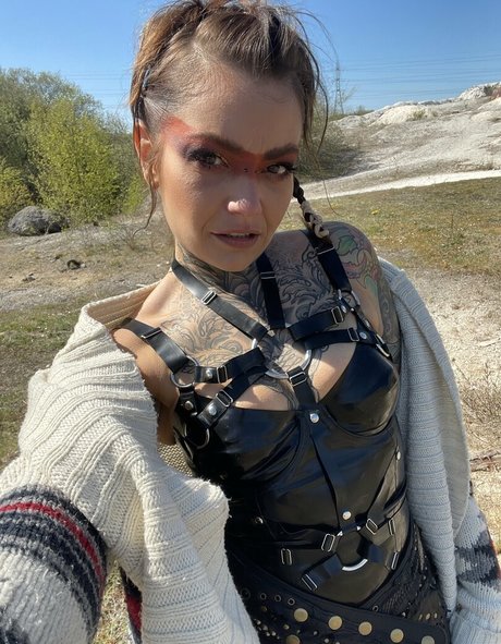 Nikky French hot model gallery