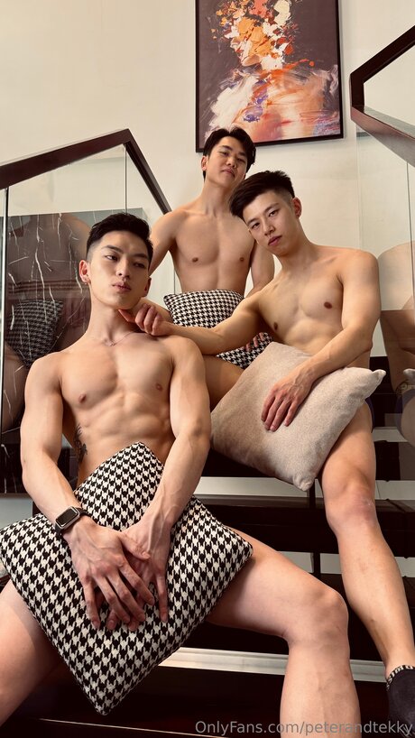 Peterandtekky nude model image