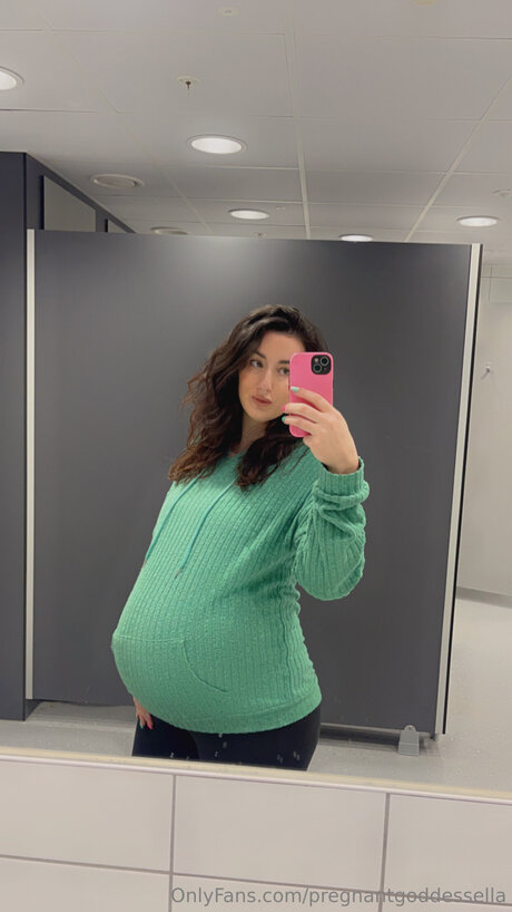Pregnantgoddessella beautiful pornstar gallery