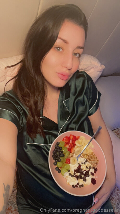 Pregnantgoddessella perfect pornstar pic